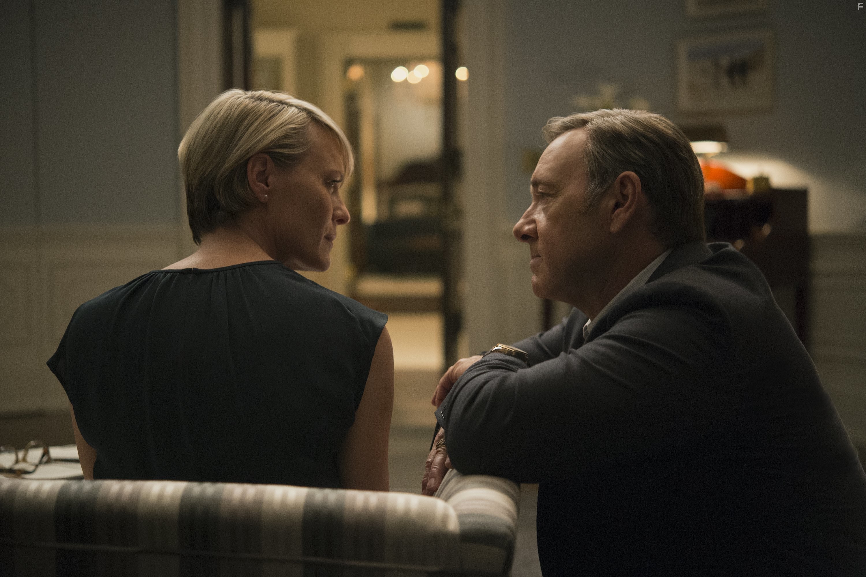 Kevin Spacey and Robin Wright in Карточный домик (2013)
