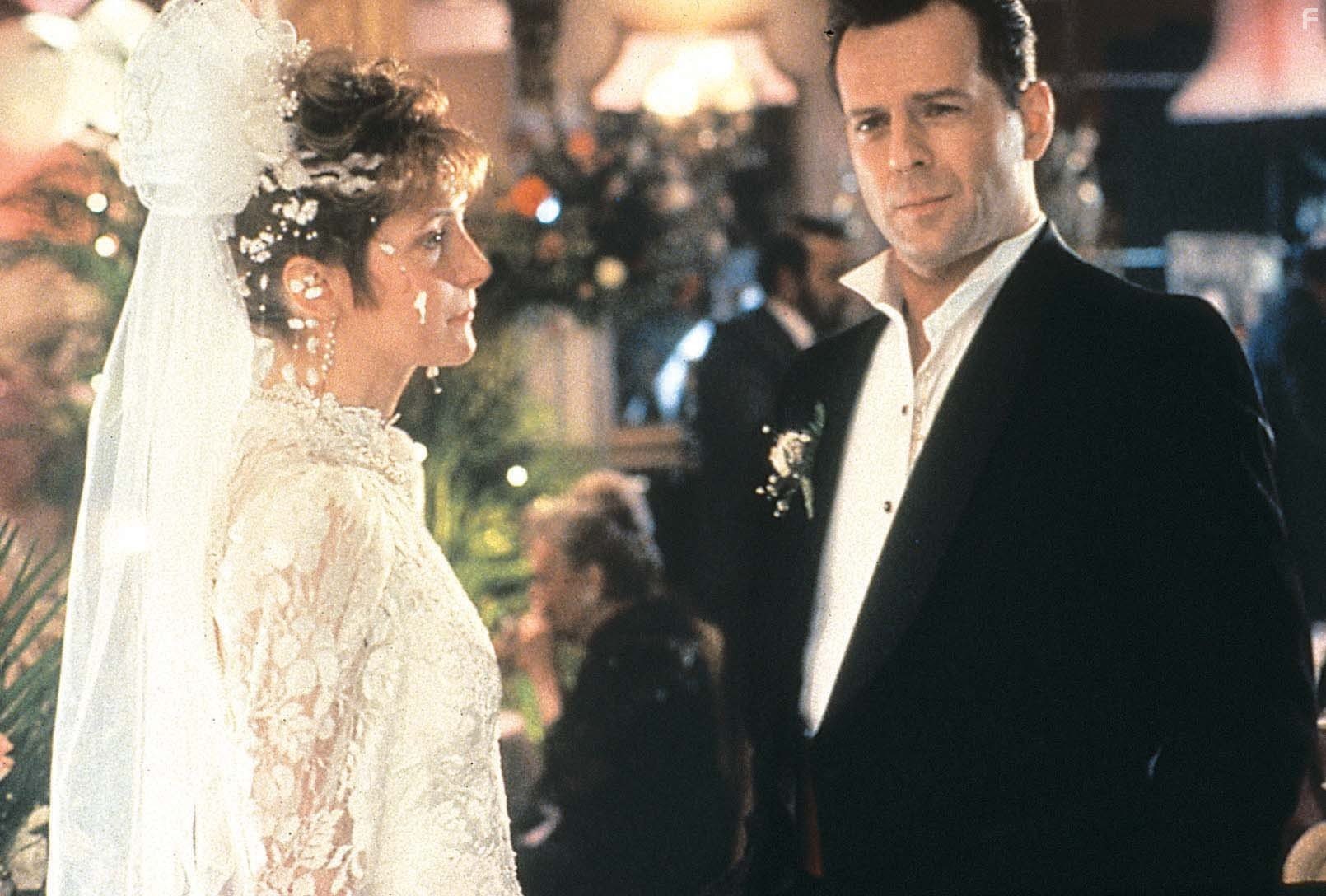 Bruce Willis and Glenne Headly in Смертельные мысли (1991)