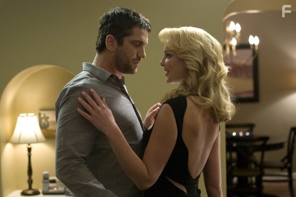 Katherine Heigl and Gerard Butler in Голая правда (2009)
