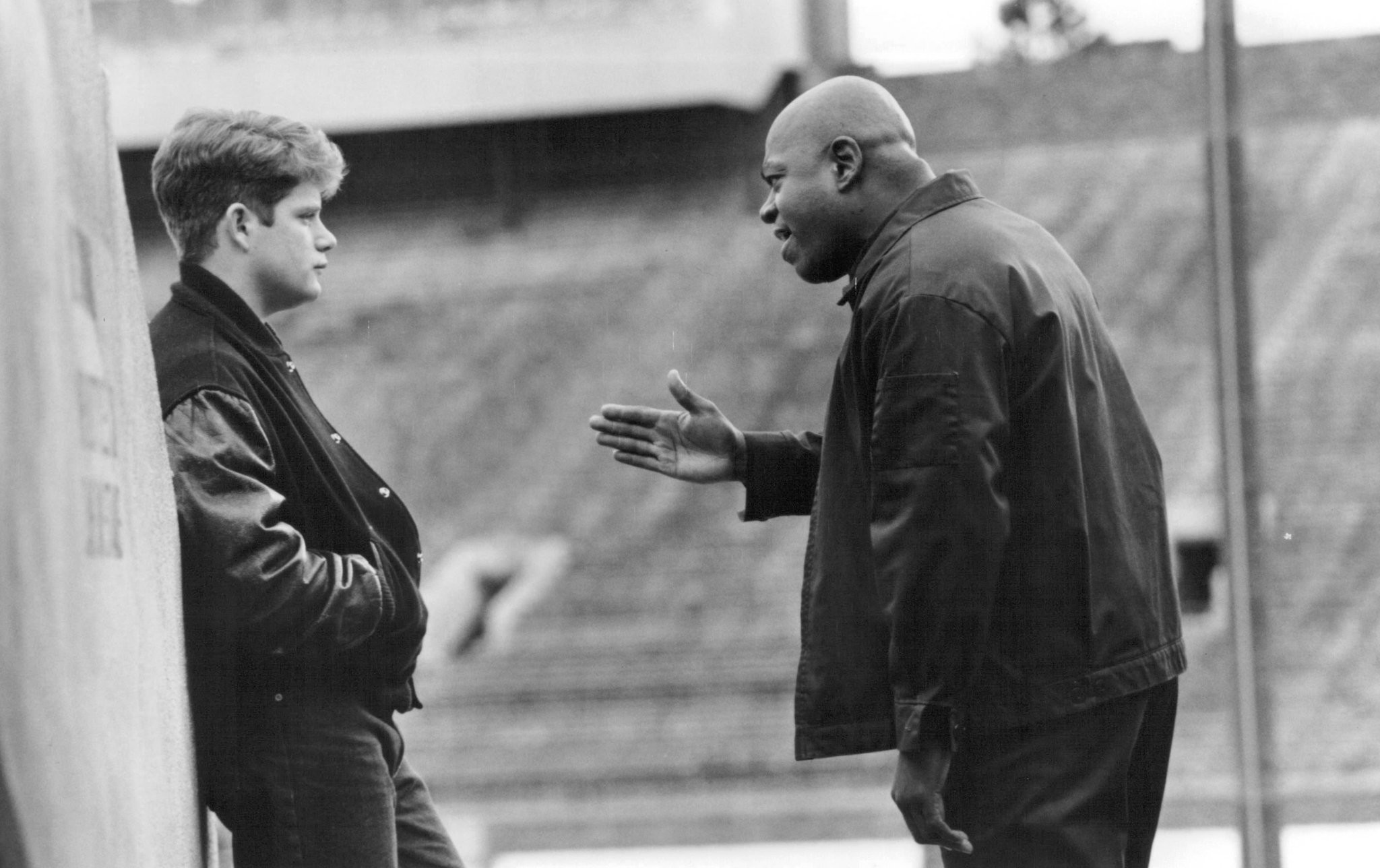 Sean Astin and Charles S. Dutton in Руди (1993)