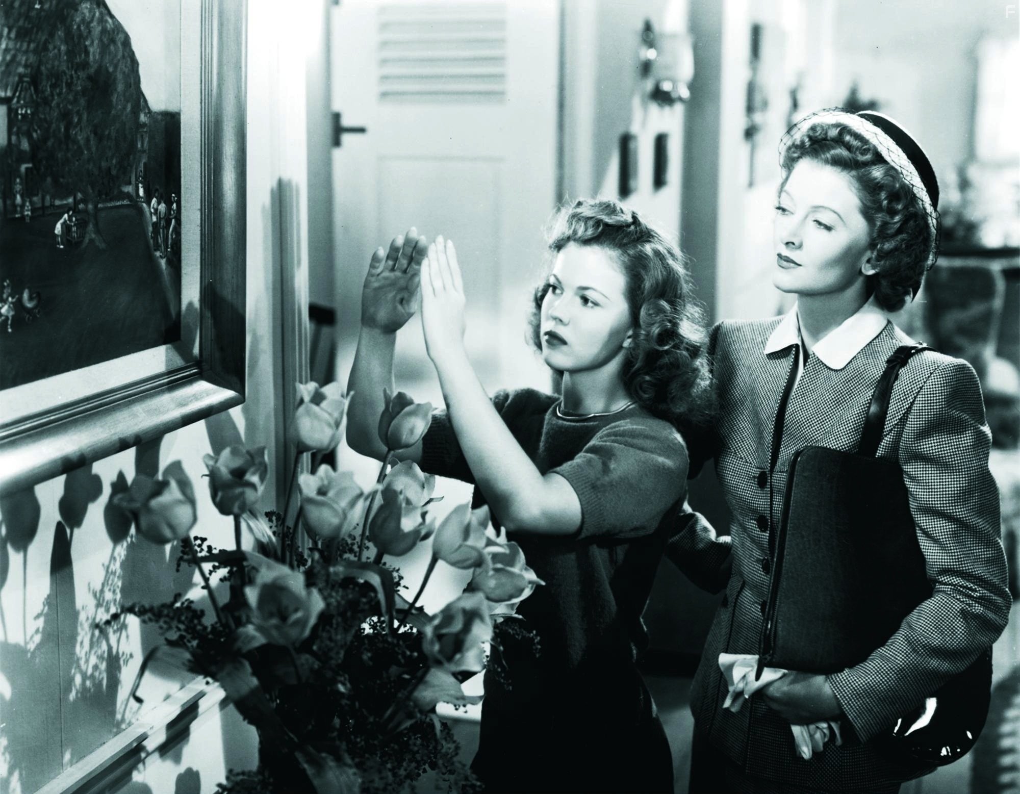 Shirley Temple and Myrna Loy in Холостяк и девчонка (1947)