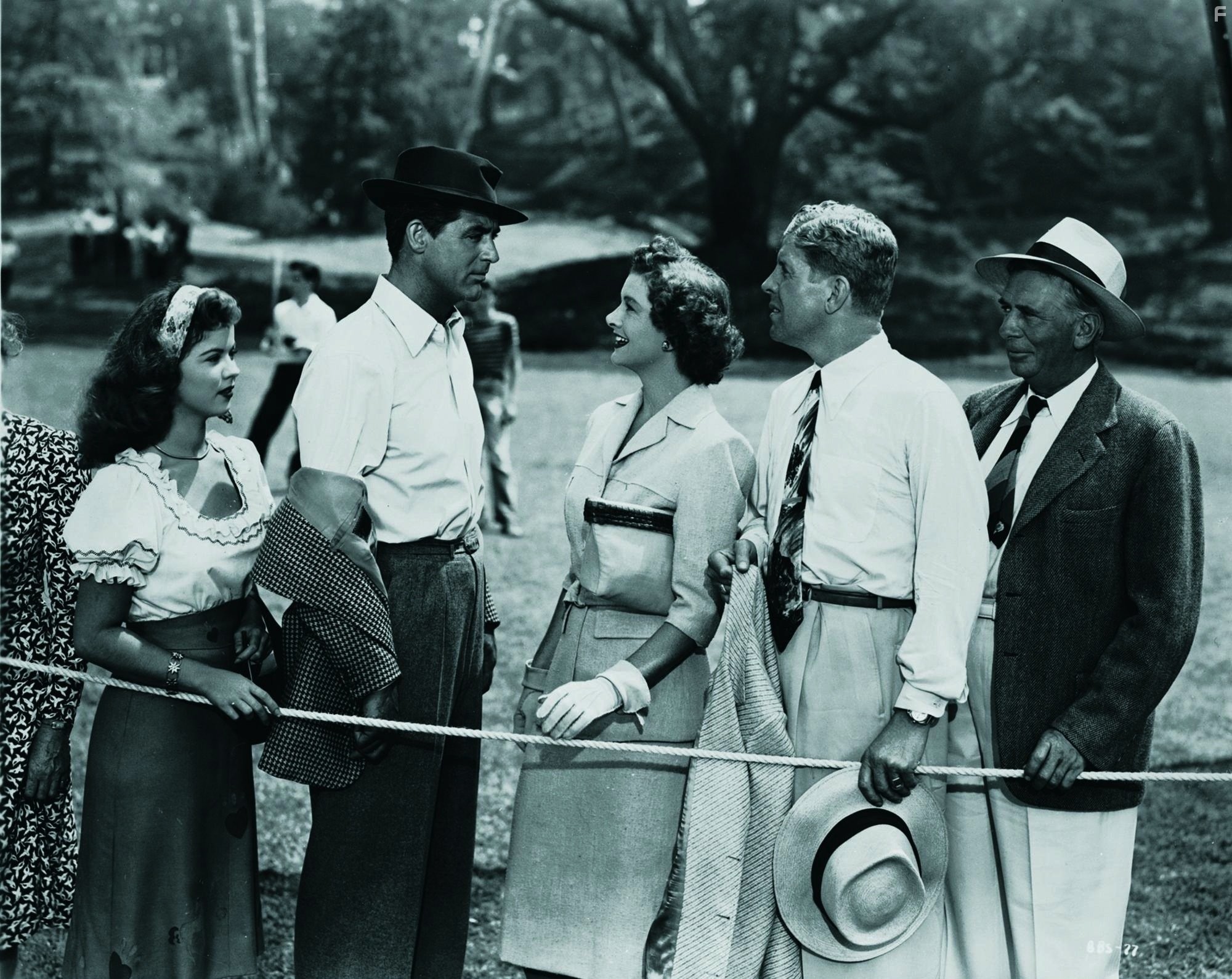 Cary Grant, Shirley Temple, Myrna Loy, Ray Collins, and Rudy Vallee in Холостяк и девчонка (1947)