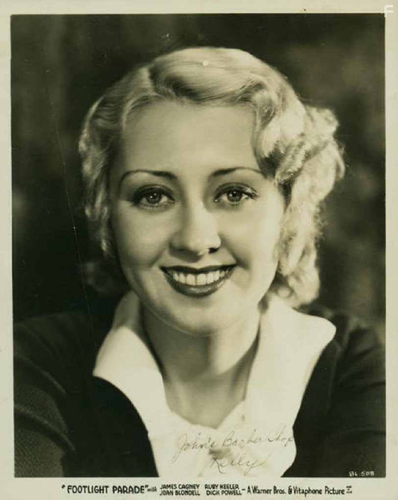 Joan Blondell in Парад в огнях рампы (1933)