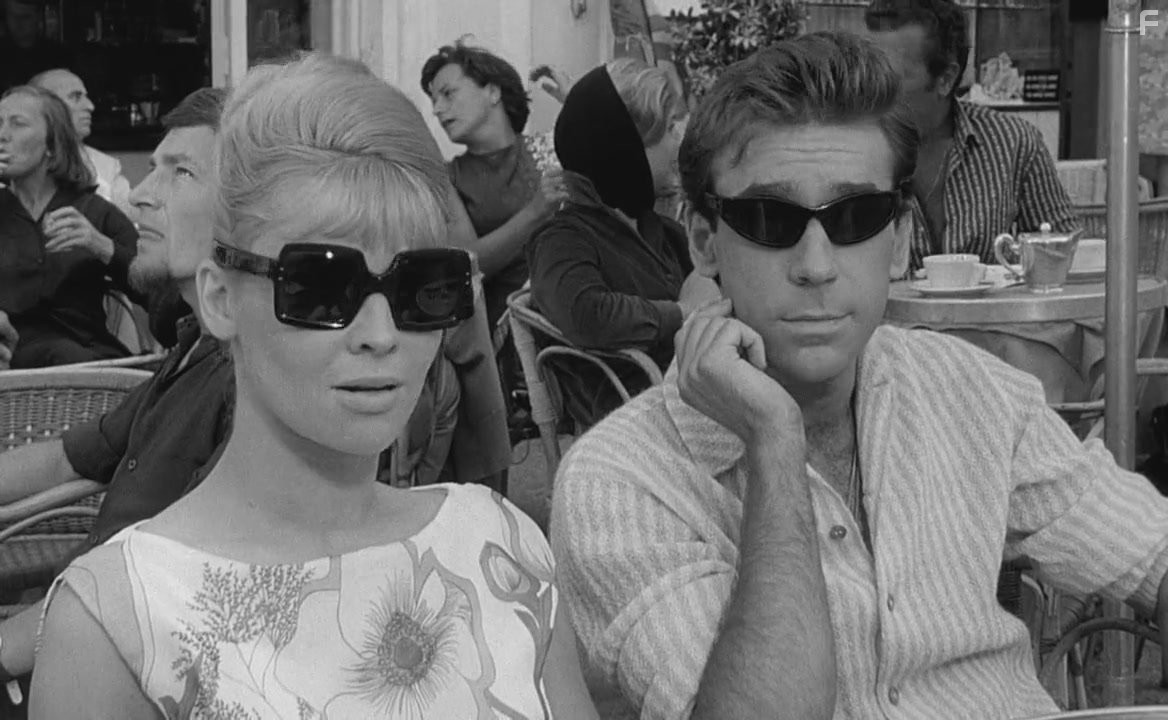 Julie Christie and Roland Curram in Дорогая (1965)