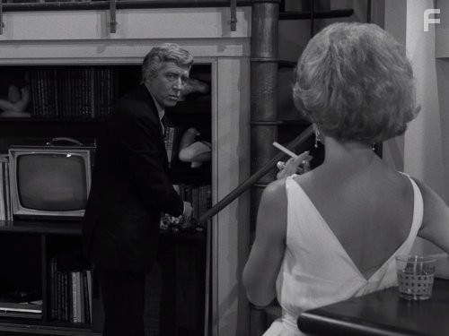 Ruta Lee and Patrick O'Neal in Сумеречная зона (1959)