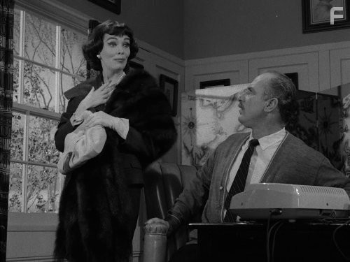 Phyllis Kirk and Keenan Wynn in Сумеречная зона (1959)