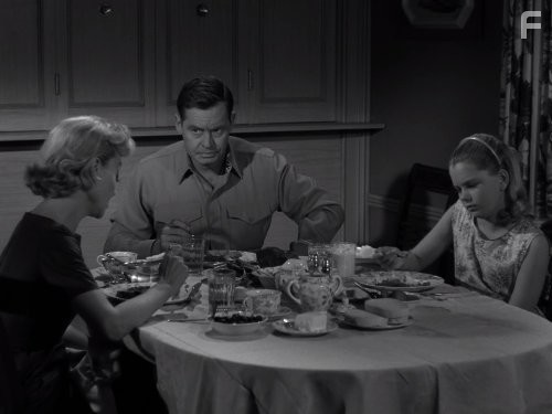 Barbara Baxley, Ann Jillian, and Frank Overton in Сумеречная зона (1959)