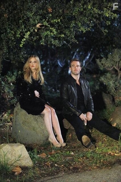 James Van Der Beek and Dreama Walker in Не верь су*** из квартиры 23 (2012)