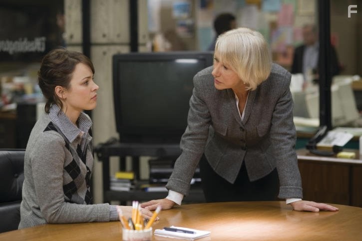 Helen Mirren and Rachel McAdams in Большая игра (2009)