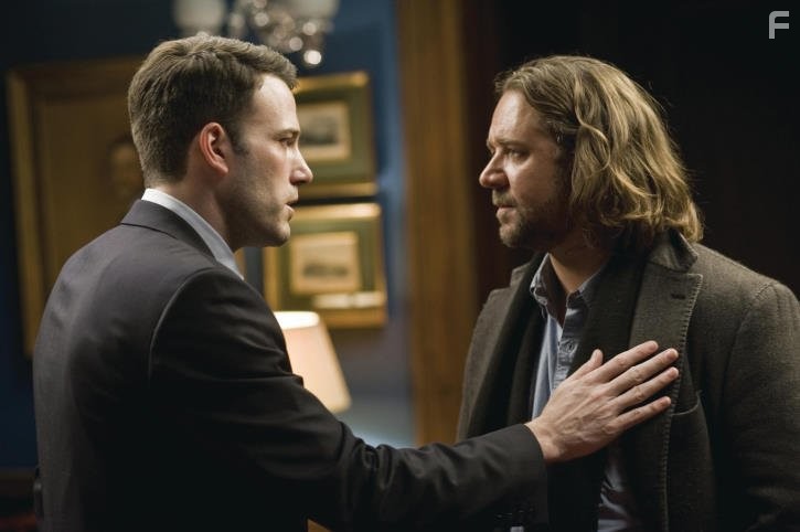 Russell Crowe and Ben Affleck in Большая игра (2009)