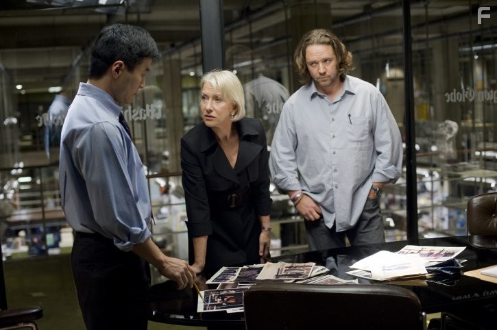 Russell Crowe, Helen Mirren, and Stephen Parks in Большая игра (2009)