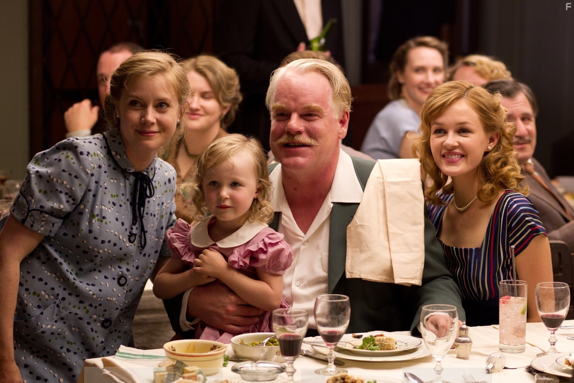 Philip Seymour Hoffman and Amy Adams in Мастер (2012)