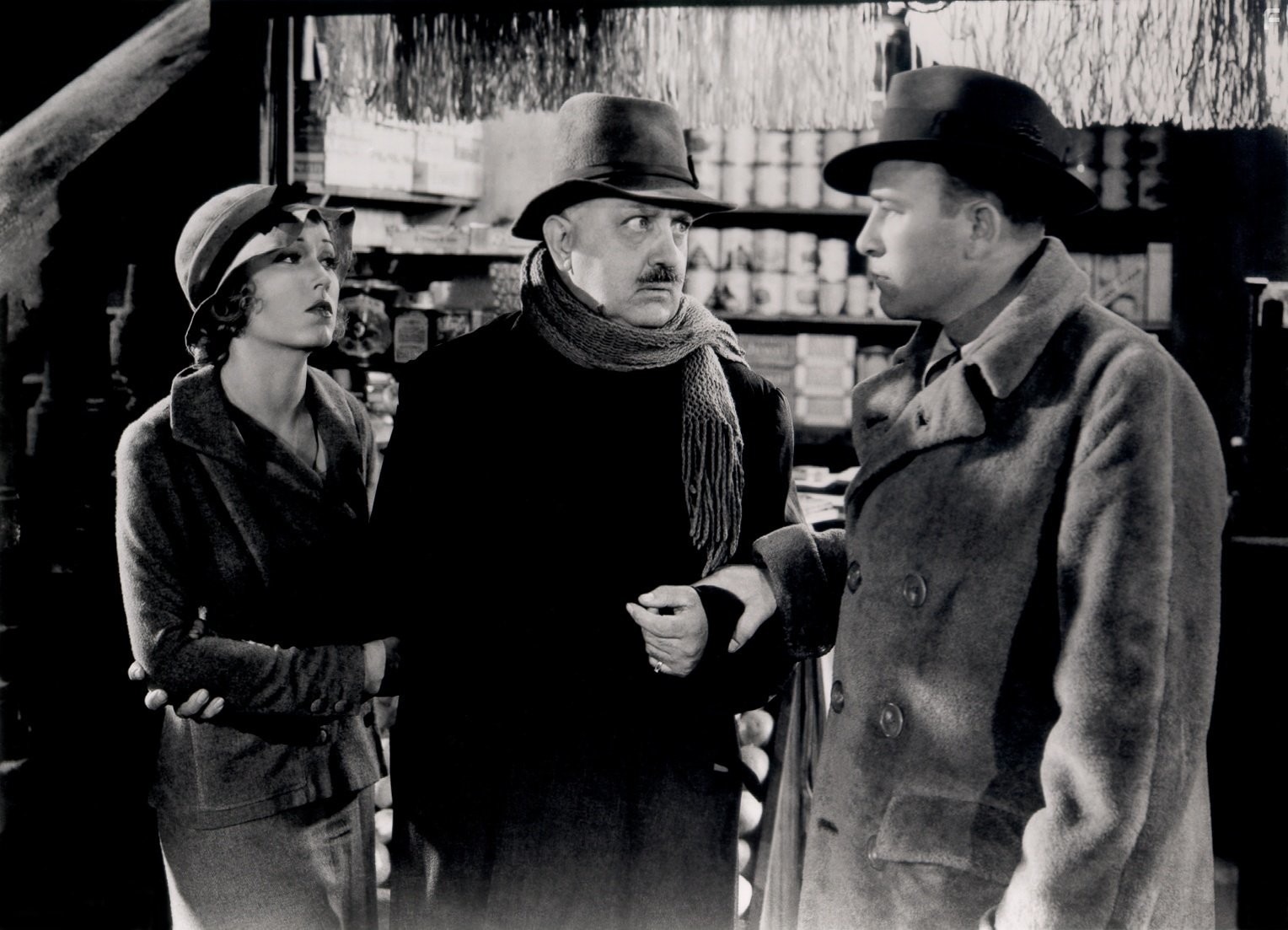 Robert Armstrong, Paul Porcasi, and Fay Wray in Кинг Конг (1933)