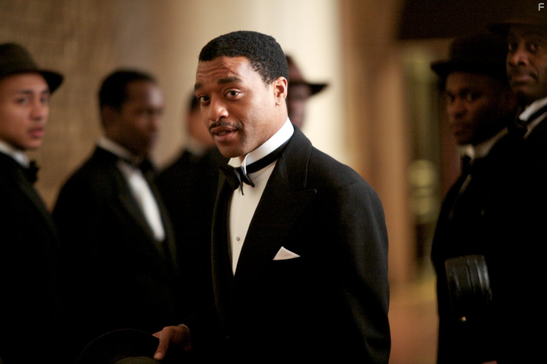 Chiwetel Ejiofor and Miles Brett in Танцы на грани (2013)