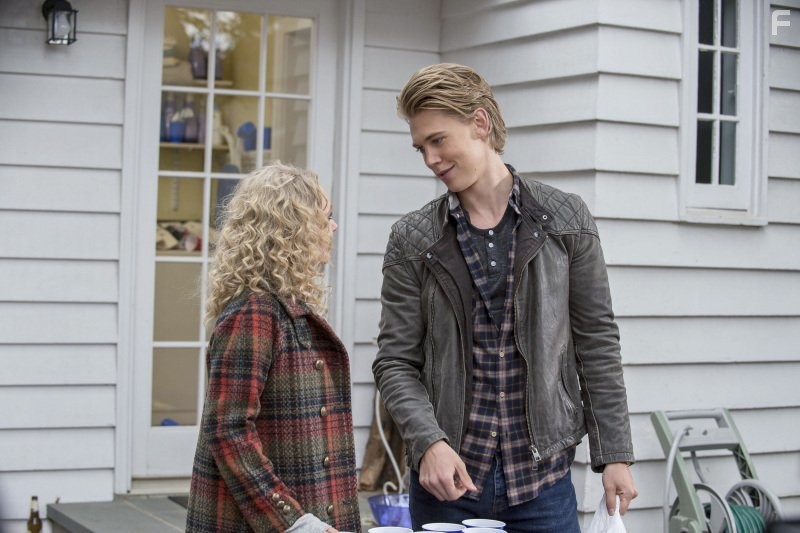 AnnaSophia Robb and Austin Butler in Дневники Кэрри (2013)