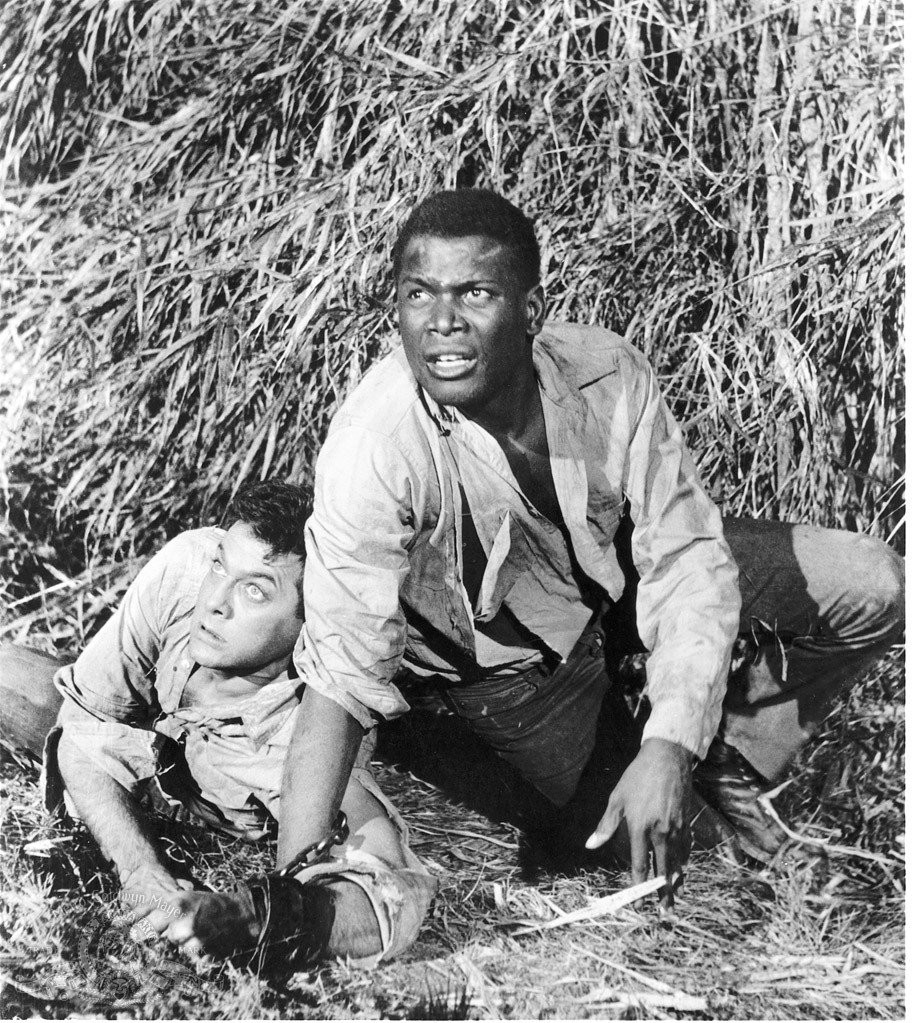 Tony Curtis and Sidney Poitier in Не склонившие головы (1958)