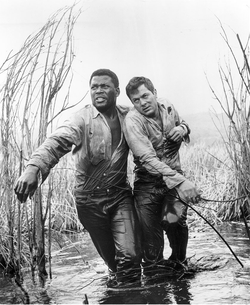 Tony Curtis and Sidney Poitier in Не склонившие головы (1958)