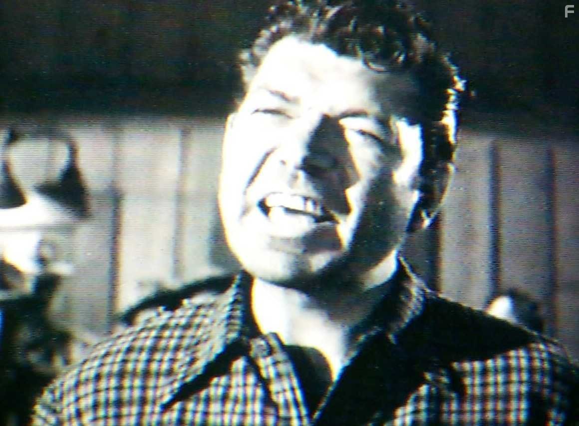Claude Akins in Не склонившие головы (1958)