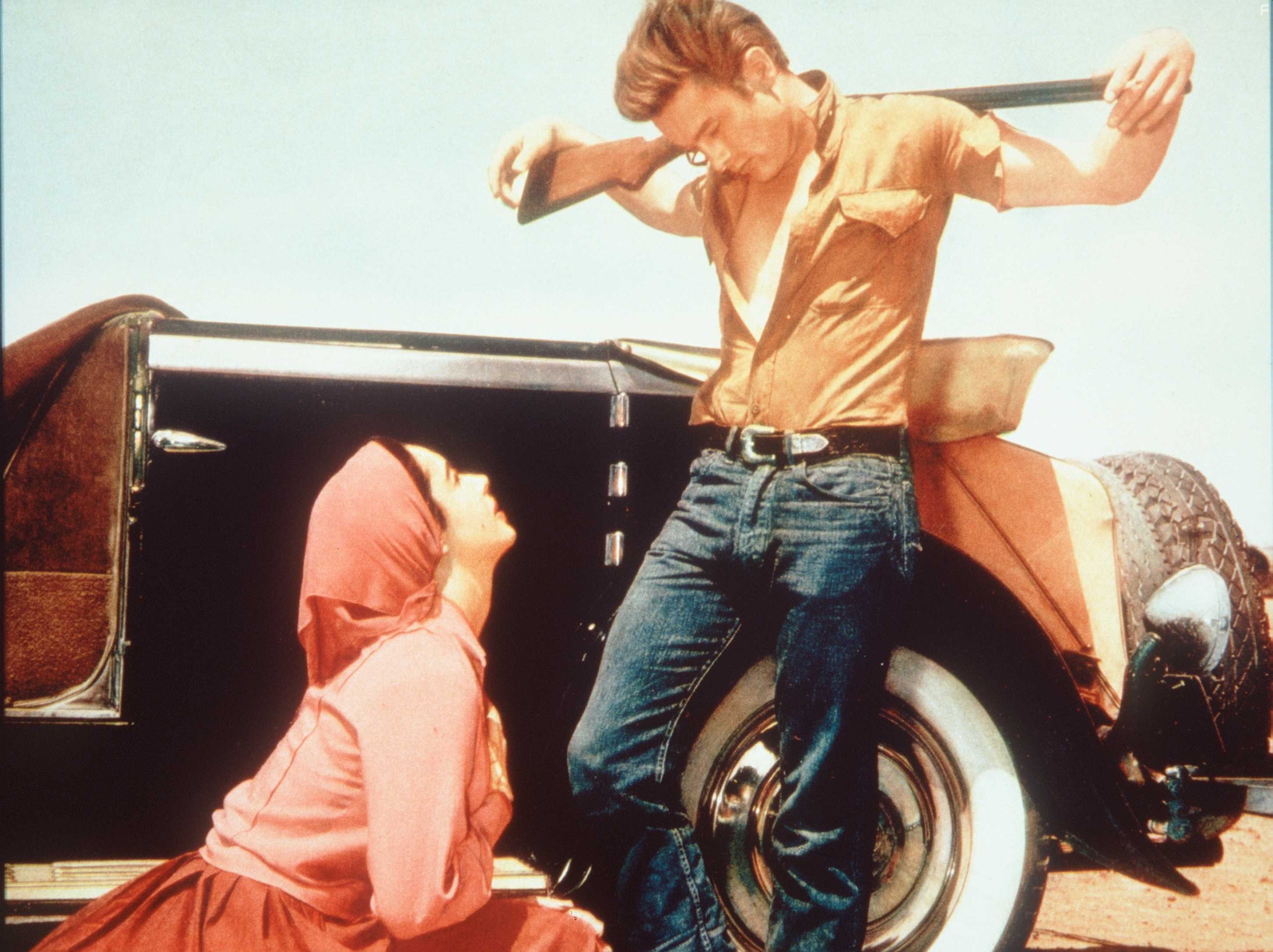 James Dean and Elizabeth Taylor in Гигант (1956)