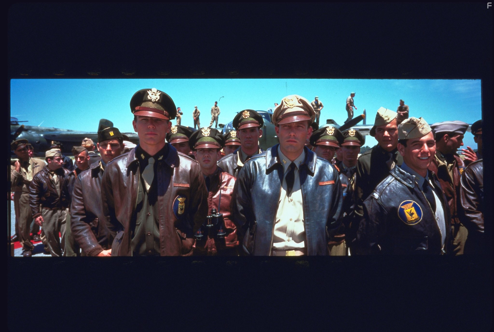 Ben Affleck, Cuba Gooding Jr., and Josh Hartnett in Перл Харбор (2001)