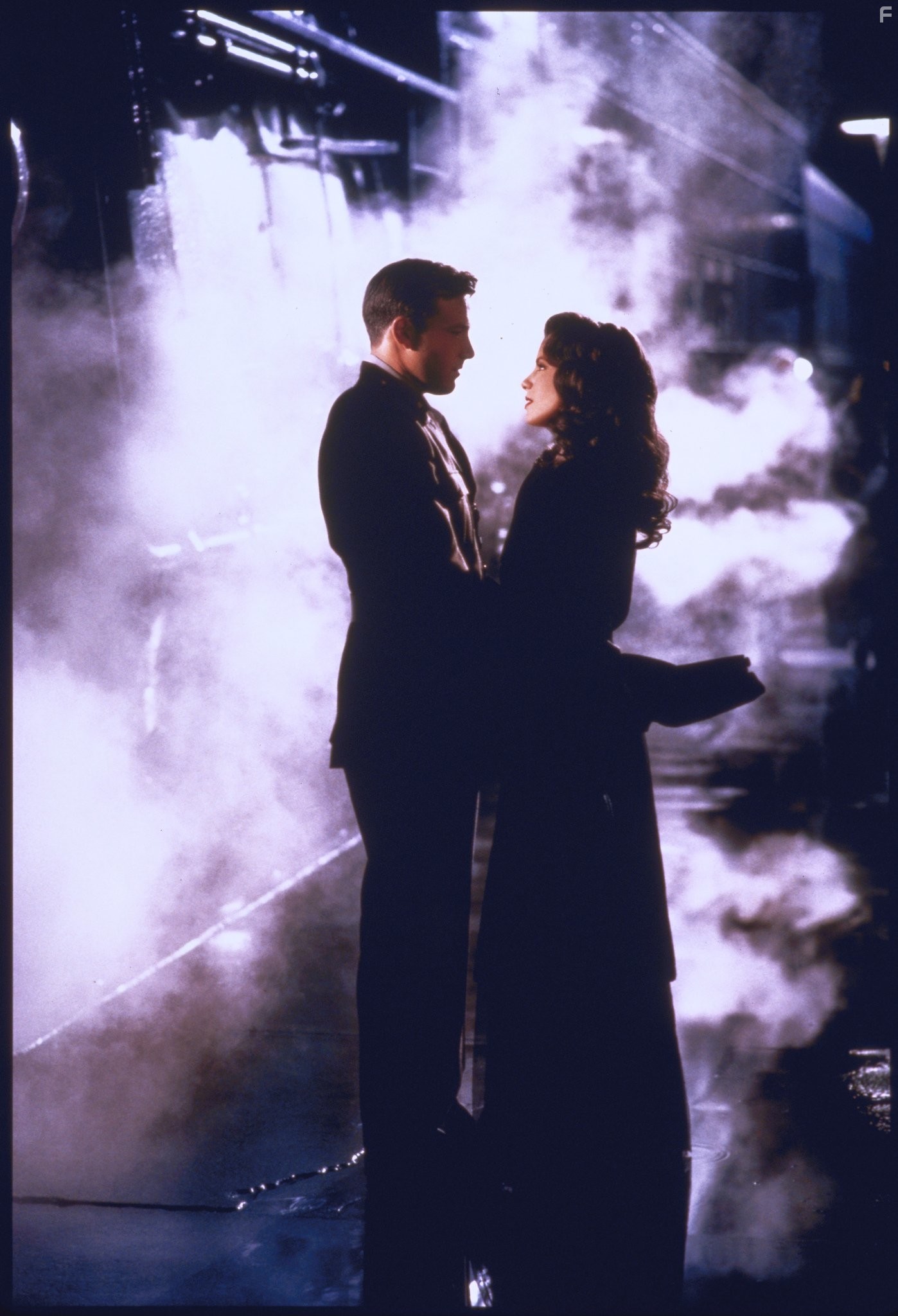 Ben Affleck and Kate Beckinsale in Перл Харбор (2001)