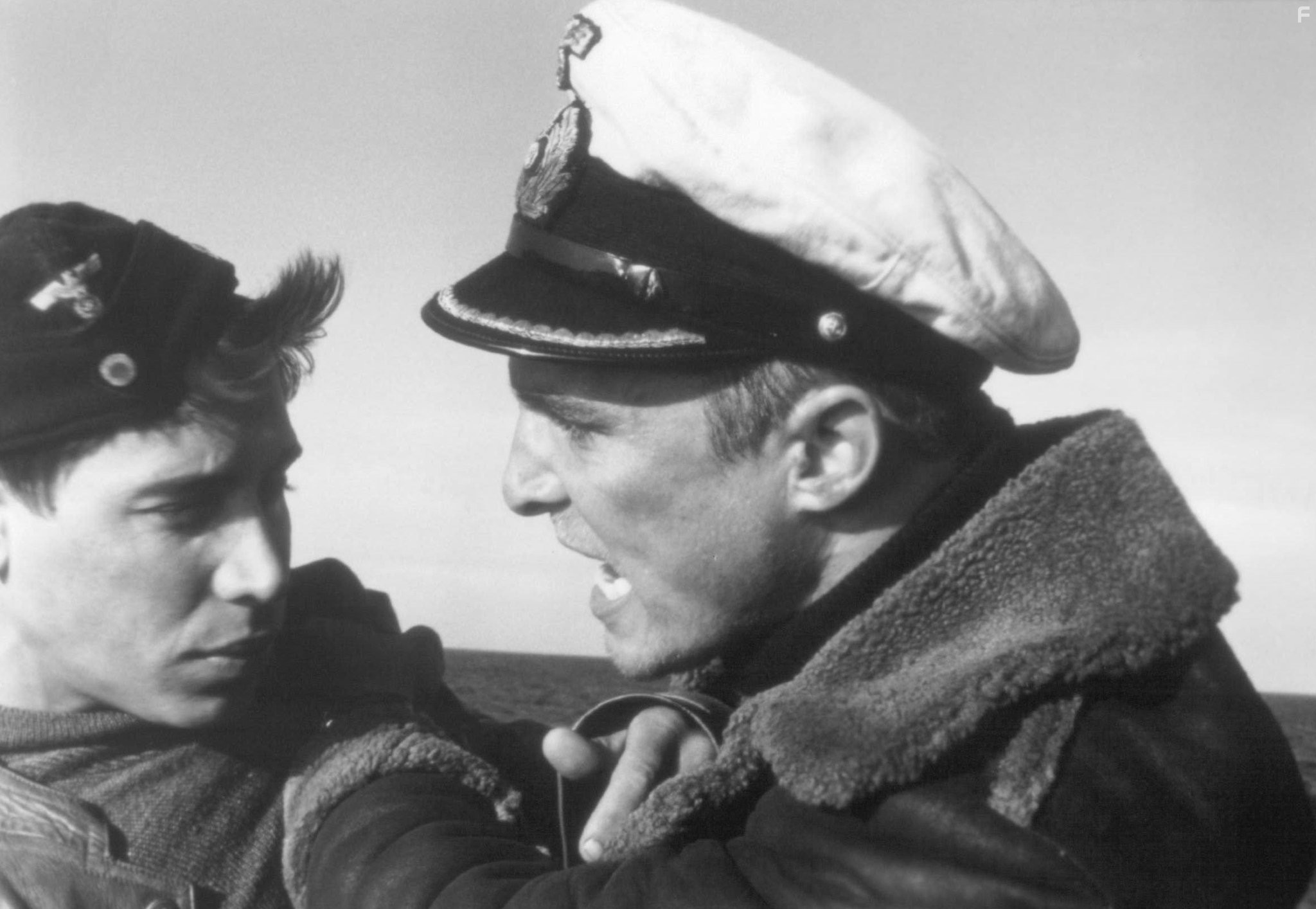 Matthew McConaughey and Erik Palladino in Ю-571 (2000)