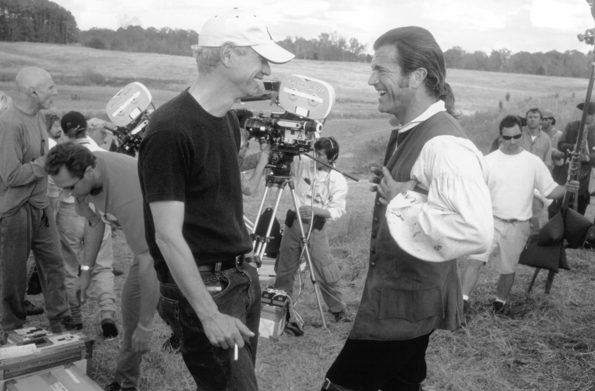 Mel Gibson and Roland Emmerich in Патриот (2000)