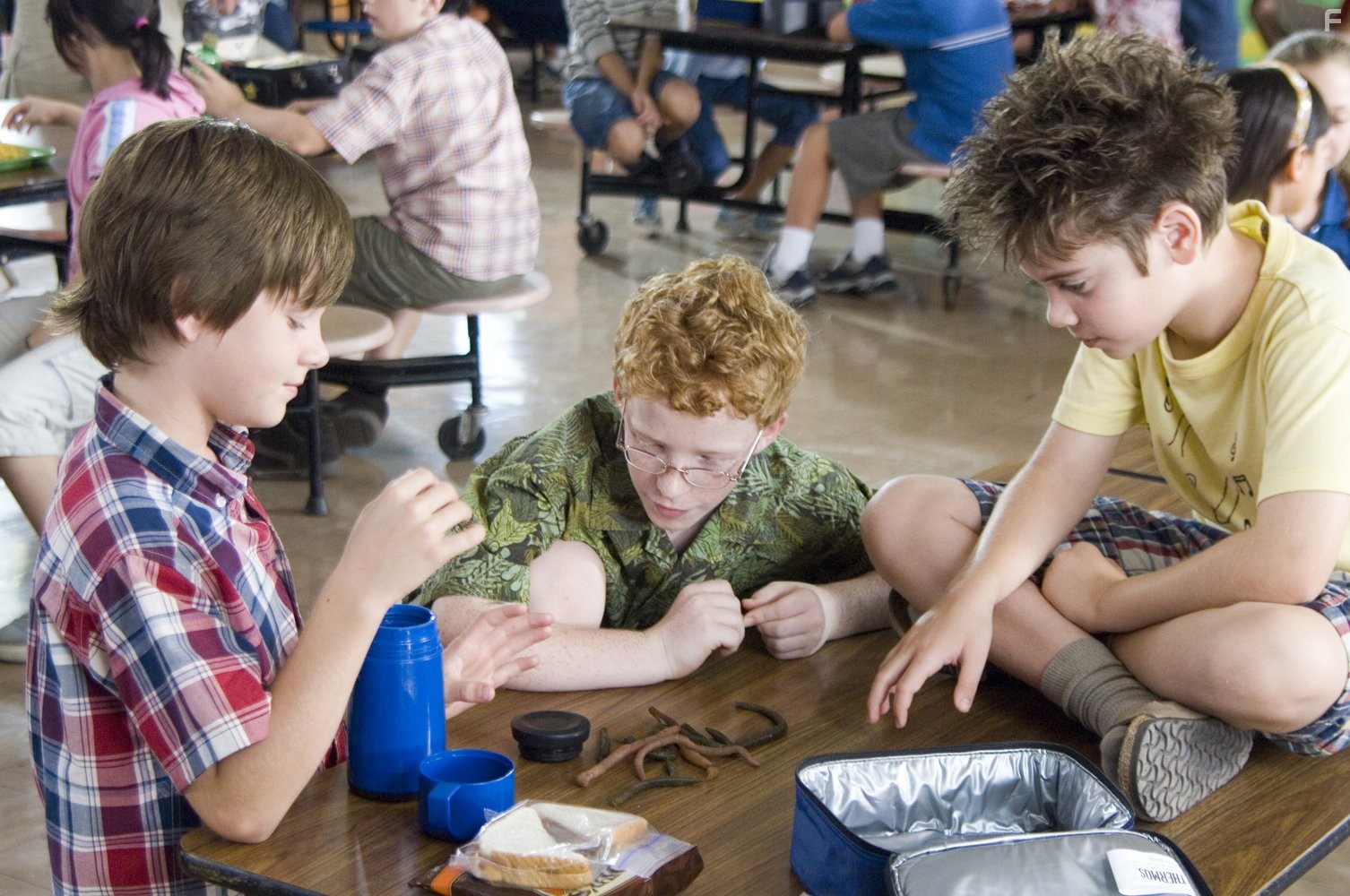 Luke Benward and Alexander Gould in Как есть жареных червяков (2006)
