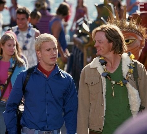 Matthew Lillard and Freddie Prinze Jr. in Скуби-Ду (2002)