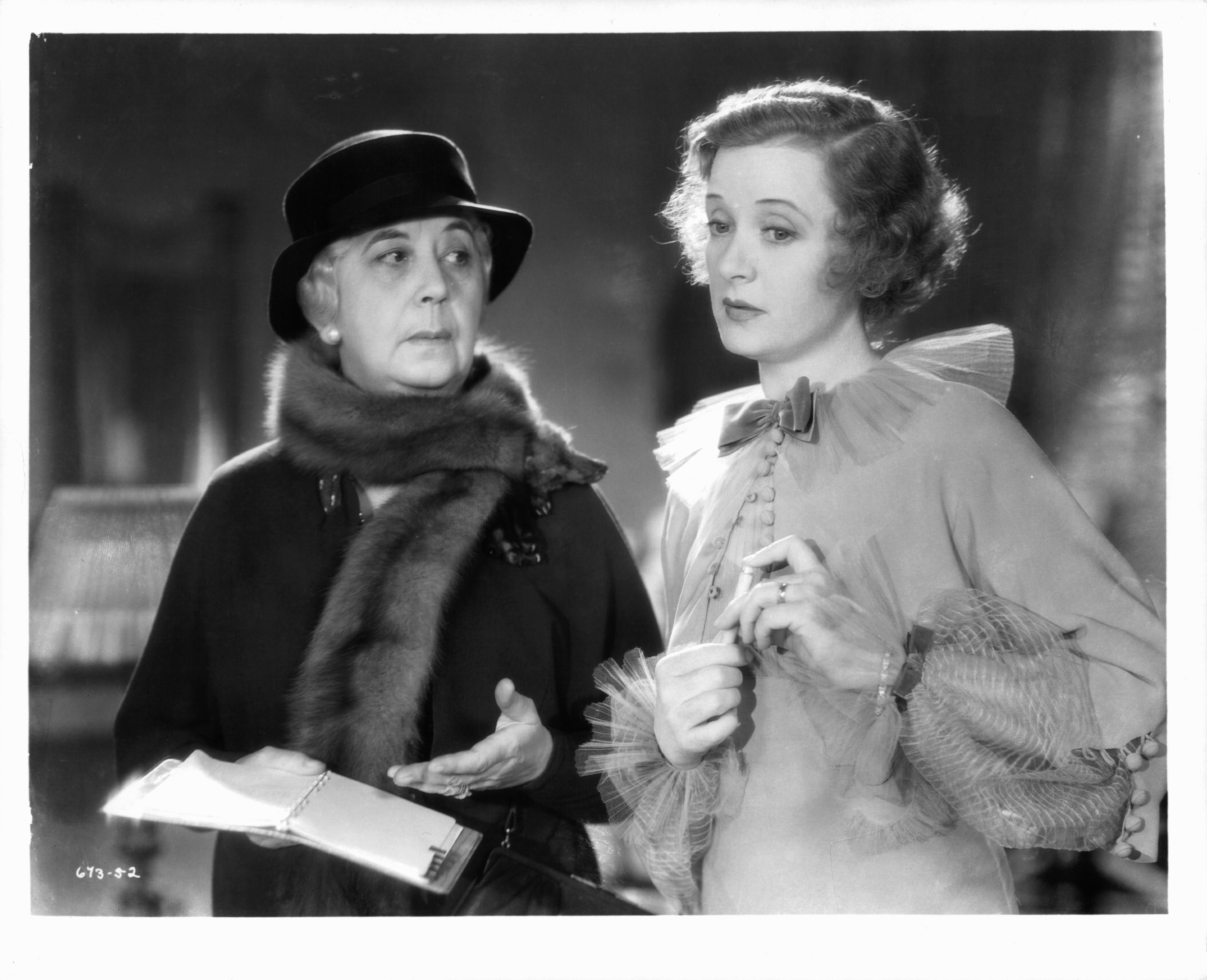 Billie Burke and Louise Closser Hale in Обед в восемь (1933)