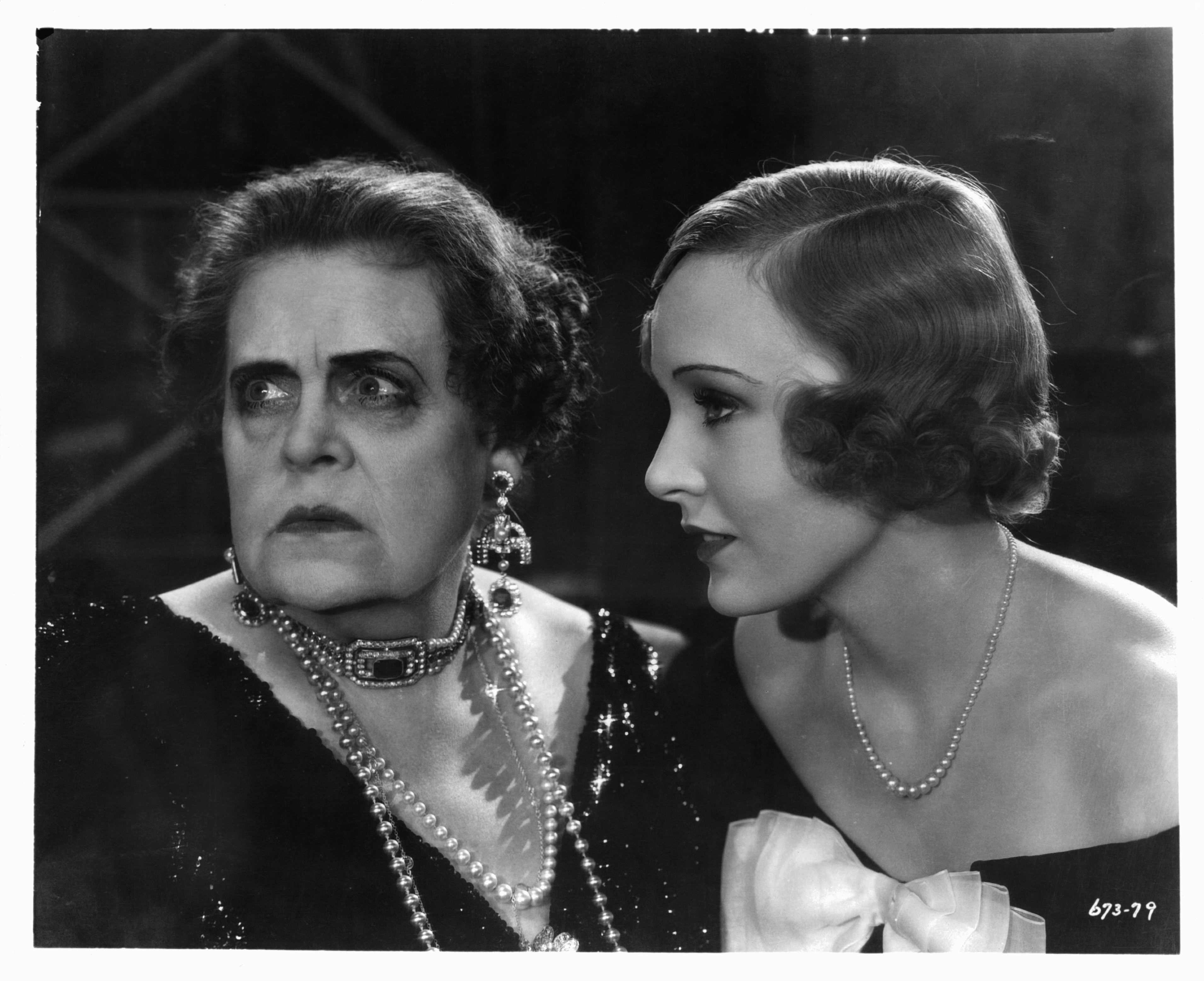 Marie Dressler and Madge Evans in Обед в восемь (1933)