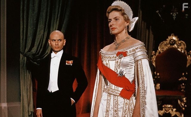 Ingrid Bergman and Yul Brynner in Анастасия (1956)