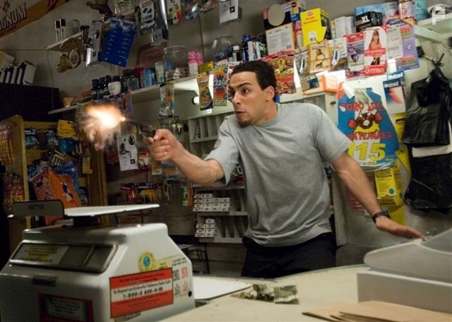 Victor Rasuk in Веселая жизнь в Крэктауне (2009)