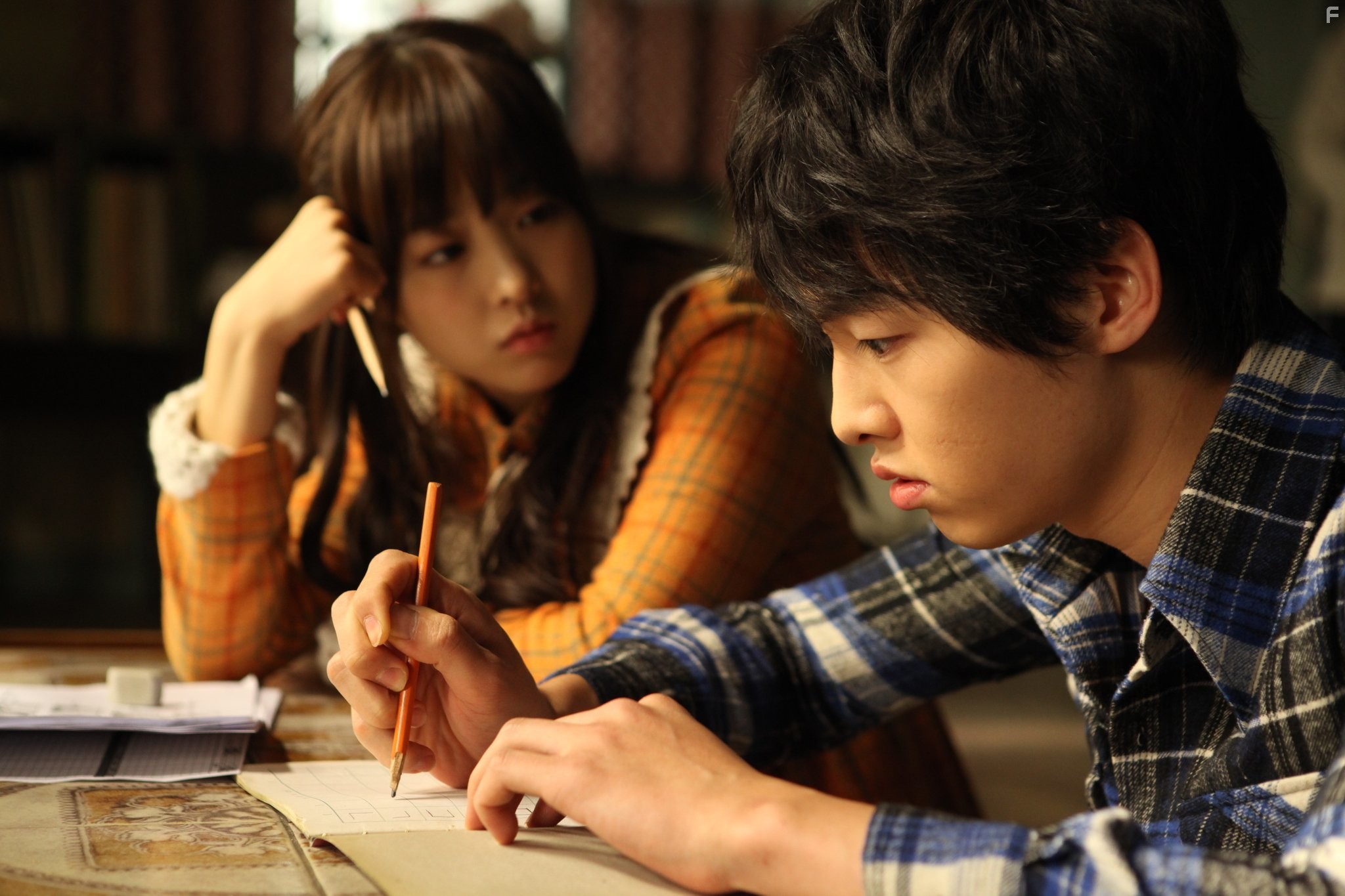Bo-yeong Park and Joong-ki Song in Мальчик-оборотень (2012)