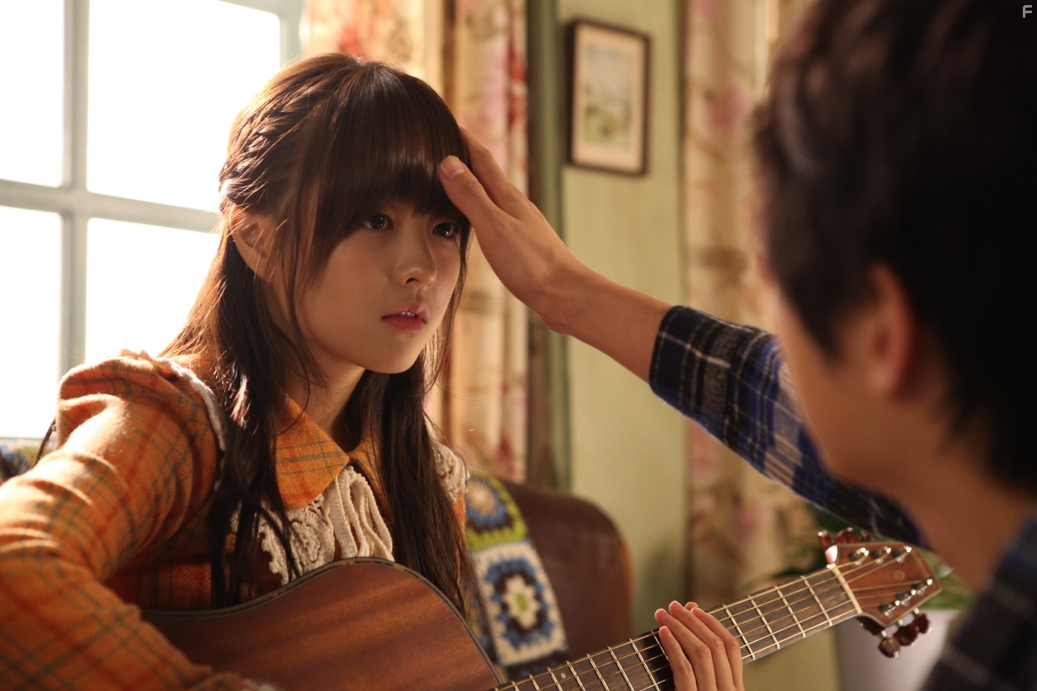 Bo-yeong Park and Joong-ki Song in Мальчик-оборотень (2012)