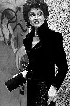 6249-6 "Bloodline" Audrey Hepburn