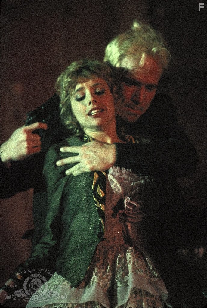Rosanna Arquette and Will Patton in Отчаянно ищу Сьюзэн (1985)
