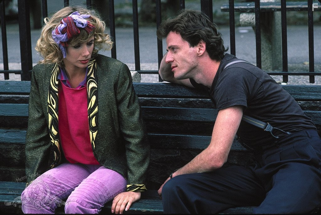 Rosanna Arquette and Aidan Quinn in Отчаянно ищу Сьюзэн (1985)