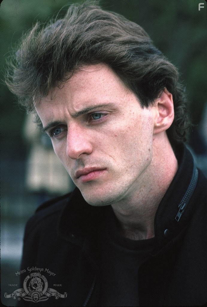 Aidan Quinn in Отчаянно ищу Сьюзэн (1985)