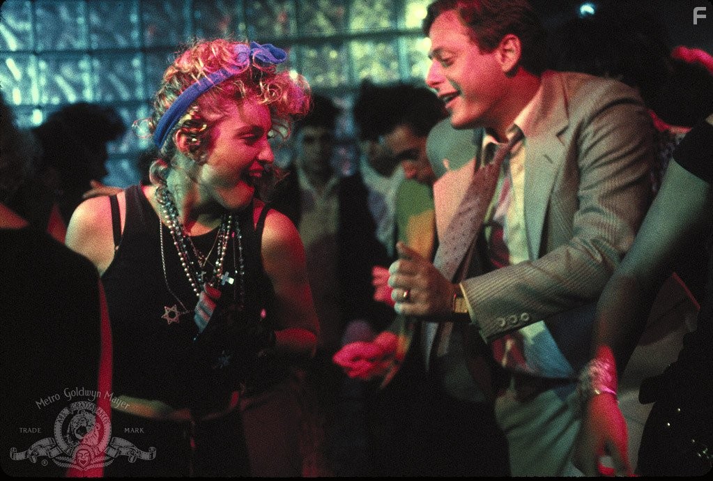 Madonna and Mark Blum in Отчаянно ищу Сьюзэн (1985)