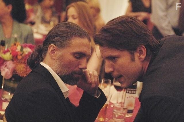Anson Mount and Wil Traval in Красная вдова (2013)