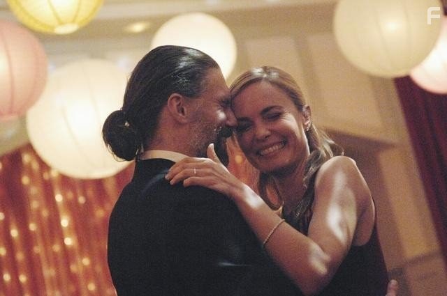 Radha Mitchell and Anson Mount in Красная вдова (2013)