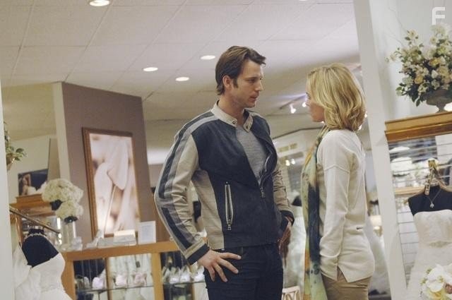 Radha Mitchell and Wil Traval in Красная вдова (2013)