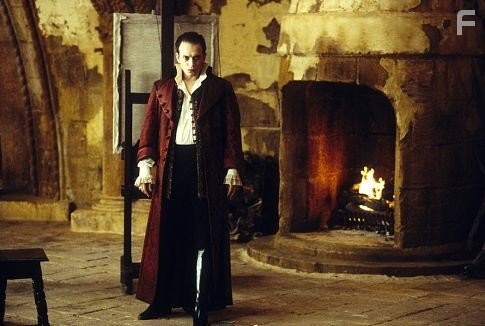Vincent Perez in Королева проклятых (2002)