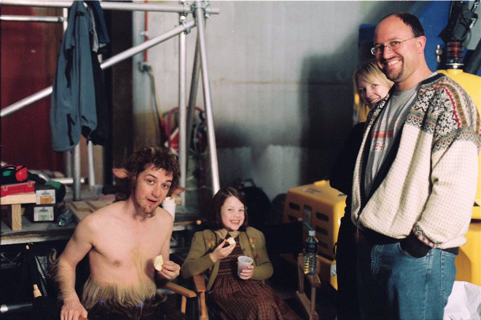 Cary Granat, James McAvoy, and Georgie Henley in Хроники Нарнии: Лев, Колдунья и волшебный шкаф (2005)