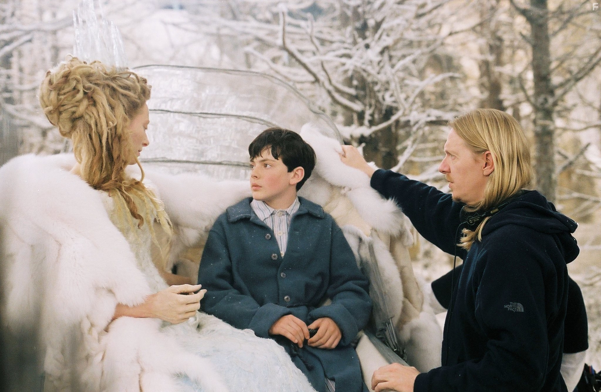 Andrew Adamson, Tilda Swinton, and Skandar Keynes in Хроники Нарнии: Лев, Колдунья и волшебный шкаф (2005)