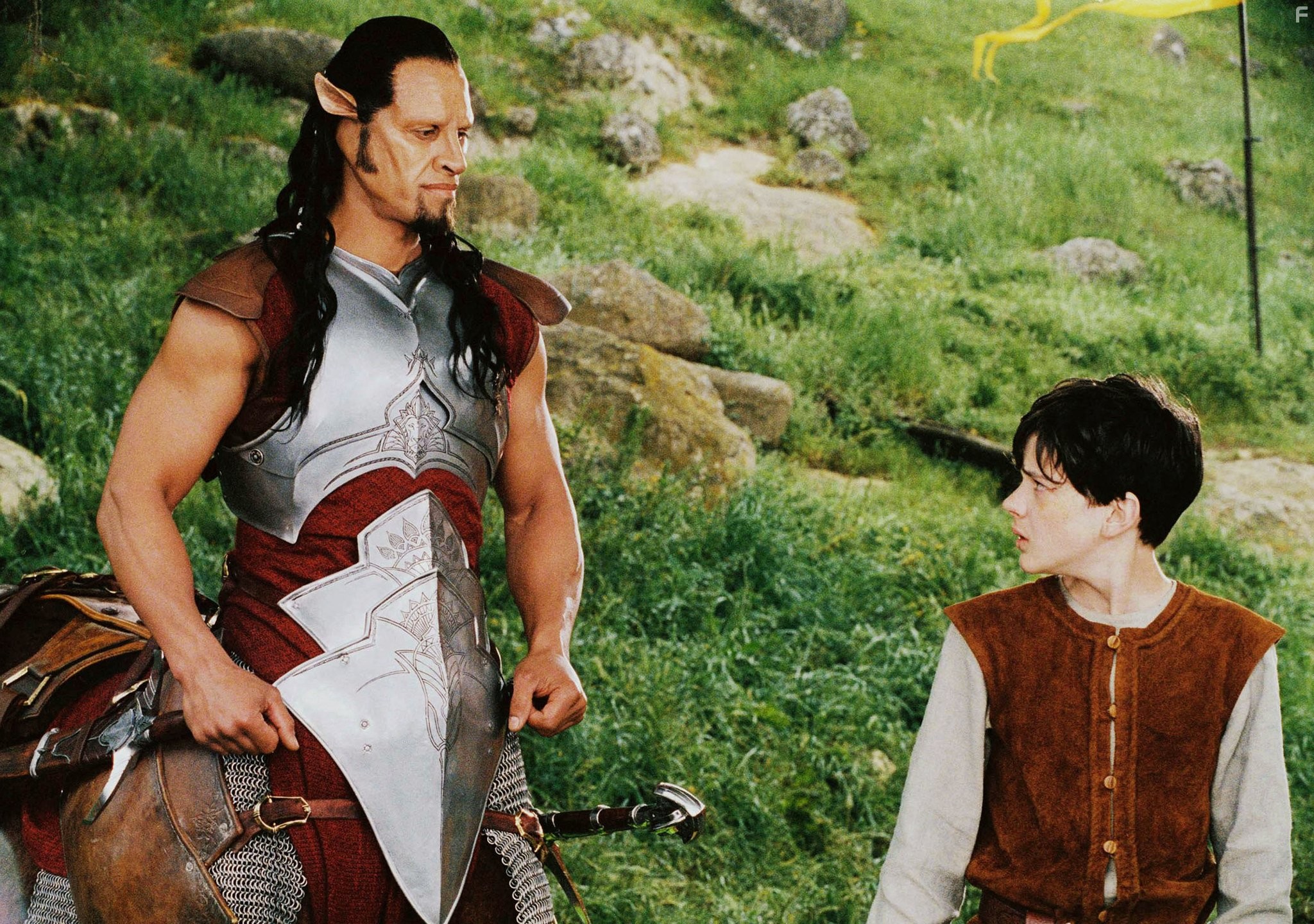 Patrick Kake and Skandar Keynes in Хроники Нарнии: Лев, Колдунья и волшебный шкаф (2005)