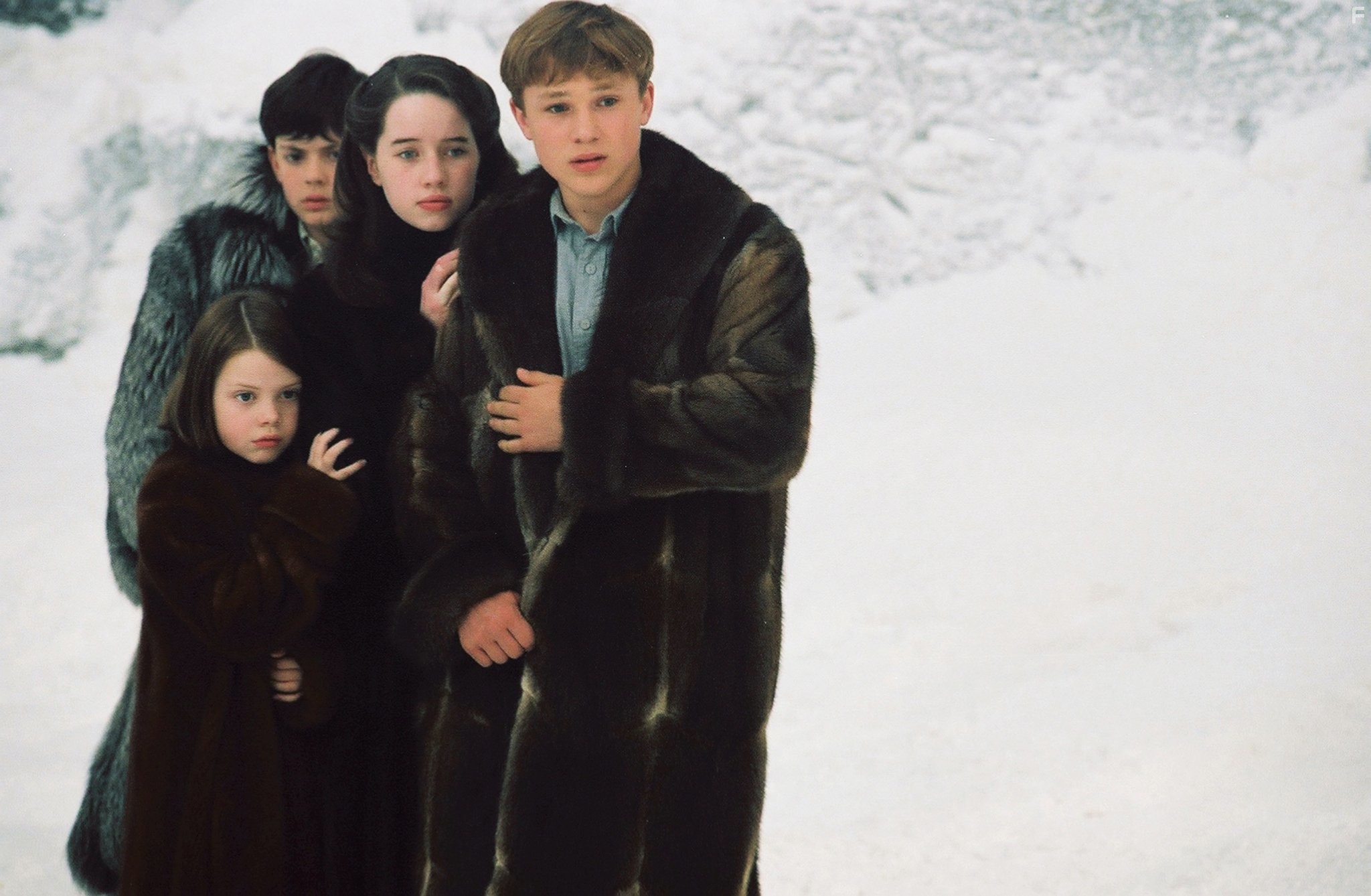 William Moseley, Anna Popplewell, Skandar Keynes, and Georgie Henley in Хроники Нарнии: Лев, Колдунья и волшебный шкаф (2005)