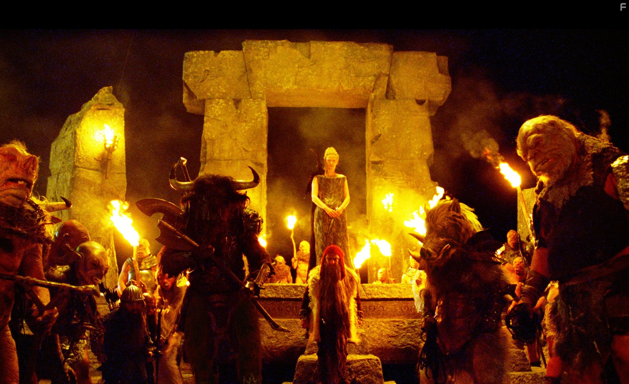 Kiran Shah and Tilda Swinton in Хроники Нарнии: Лев, Колдунья и волшебный шкаф (2005)