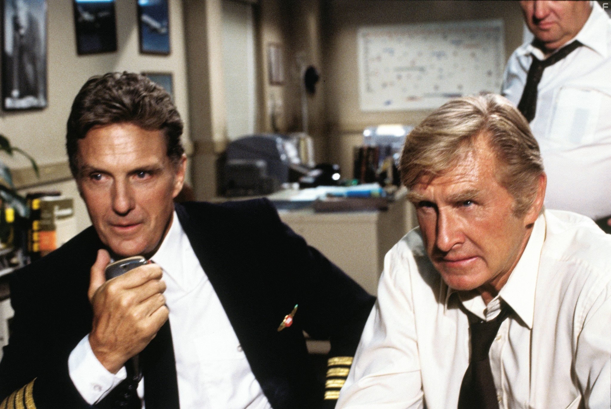 Lloyd Bridges and Robert Stack in Аэроплан (1980)